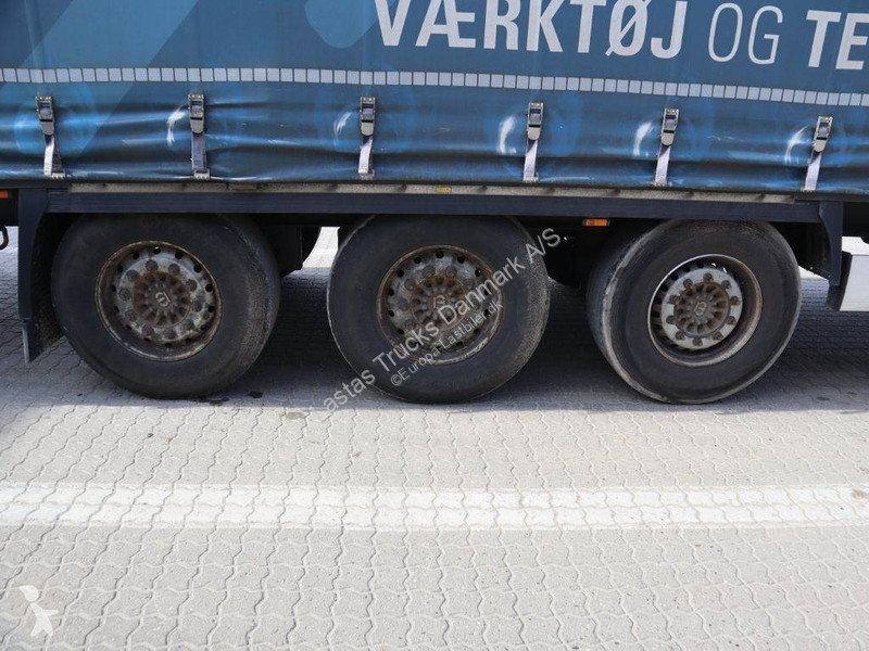 Semitrailer Krone 3 axle curtainside trailer