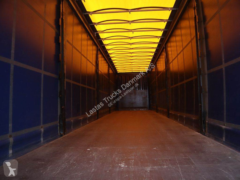 Semitrailer Krone 3 axle curtainside trailer