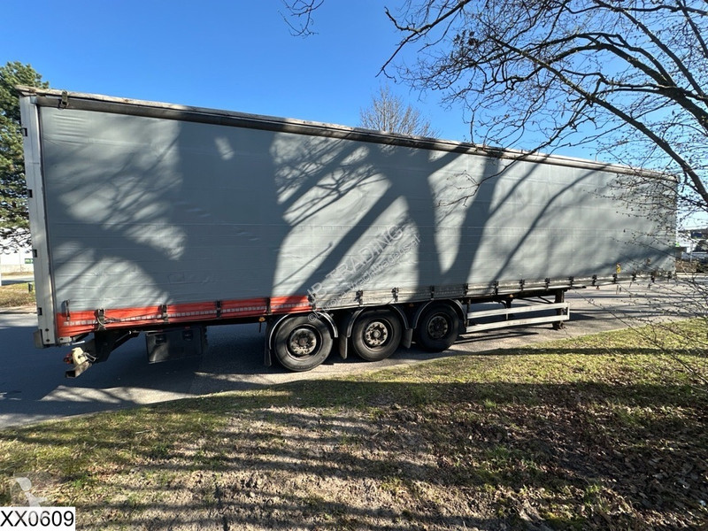 Návěs Fruehauf Tautliner Lift axle