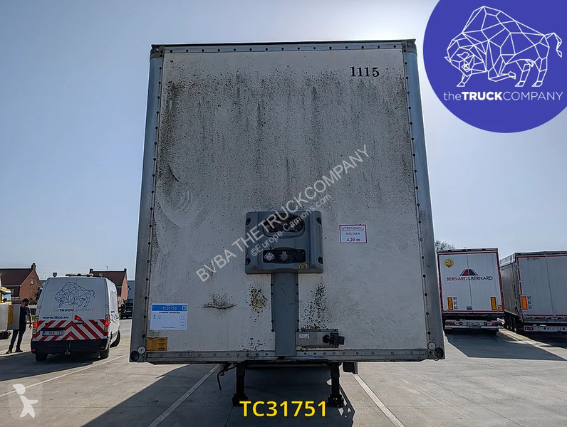 نصف مقطورة Fruehauf