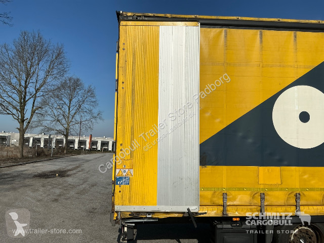 نصف مقطورة Schmitz Cargobull Curtainsider Mega