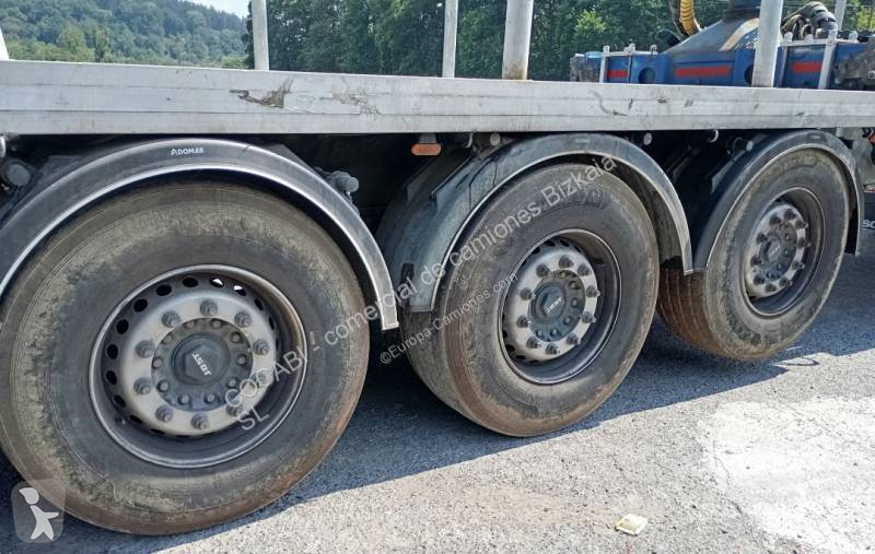 Semi remorque Benalu Forestal con grua