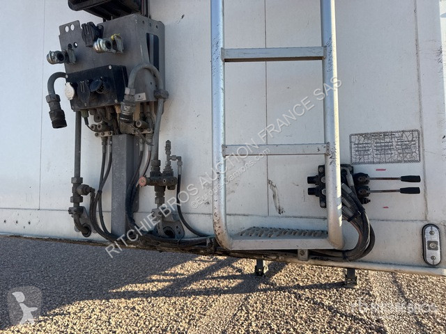 Semiremorca  CF200