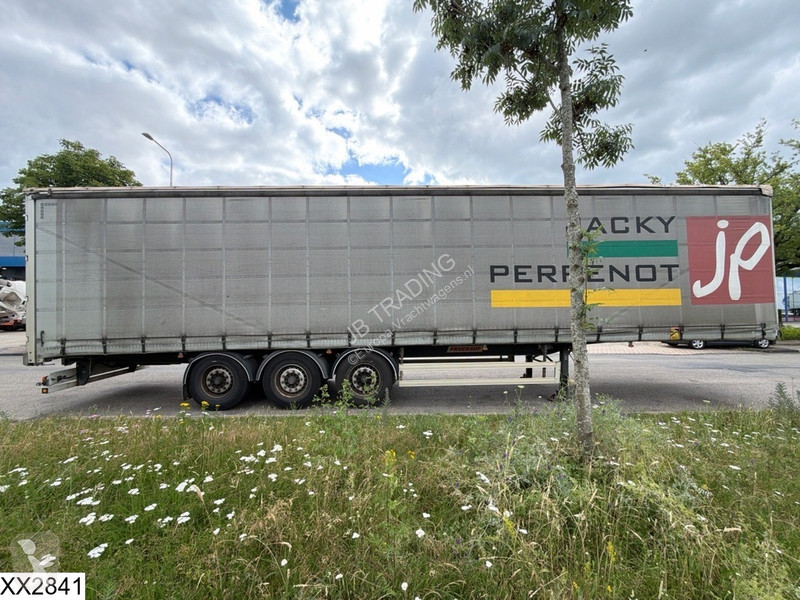 نصف مقطورة Fruehauf Tautliner