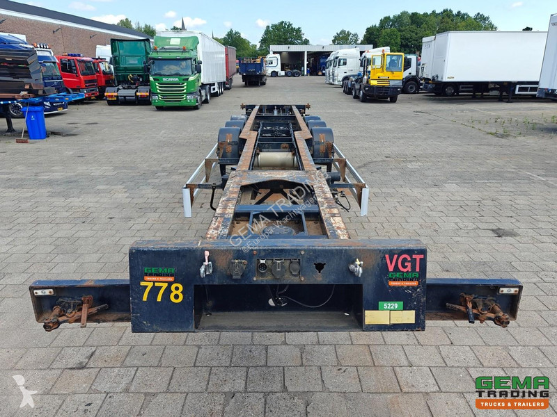 Oplegger Renders RMOC 12 27CC 40/45FT - Rear...