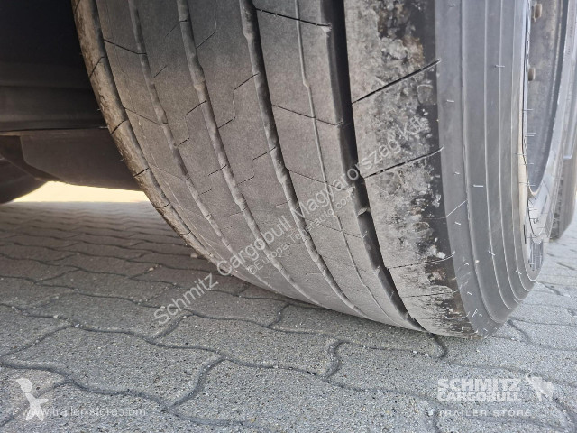 نصف مقطورة Kögel Curtainsider Mega