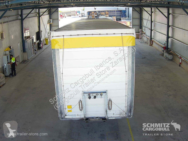 نصف مقطورة Schmitz Cargobull Curtainsider Standard