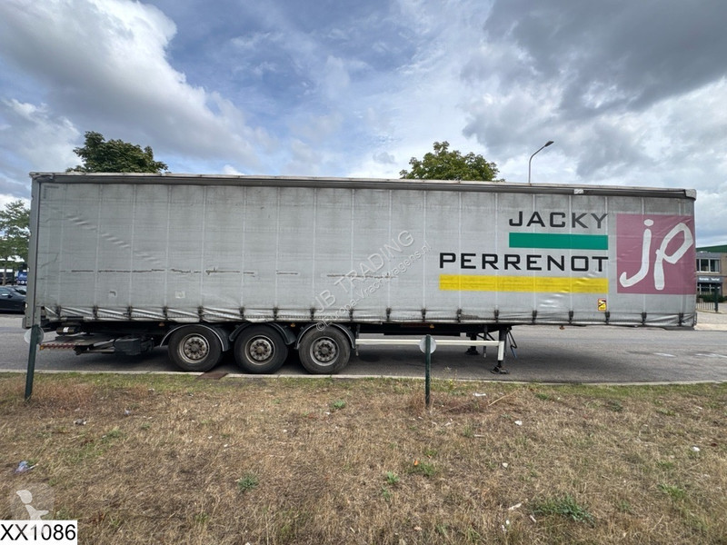 Fruehauf Tautliner Lift axle semi-trailer