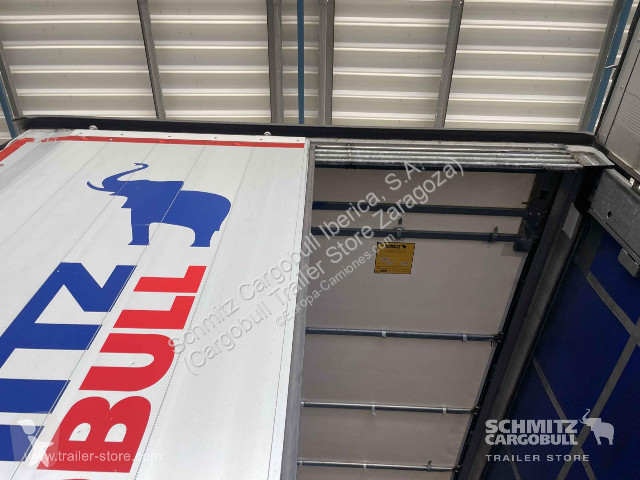 Полуприцеп Schmitz Cargobull Curtainsider Mega