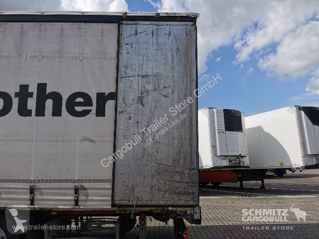 Semitrailer Schwarzmüller Curtainsider Mega