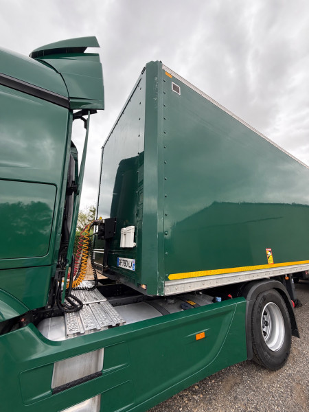 نصف مقطورة Lecitrailer fourgon