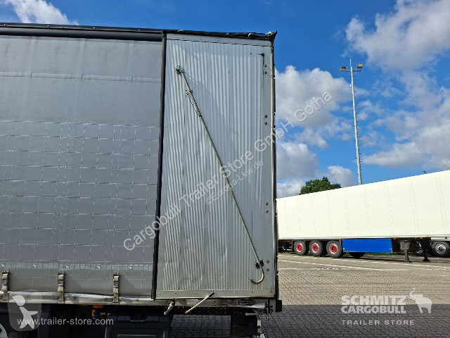 Schmitz Cargobull Curtainsider Mega Getränke...