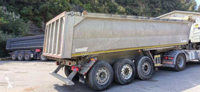 Benalu  semi-trailer