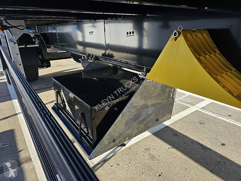 System Trailers TFSH09 TRi semi-trailer