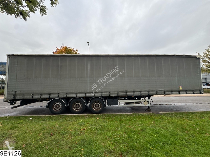 Fruehauf Tautliner Lift axle semi-trailer
