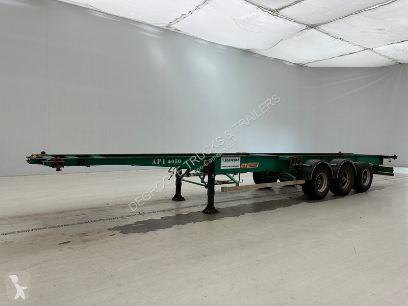 Semitrailer Fruehauf 4 x Skelet 2 x 20-40 ft