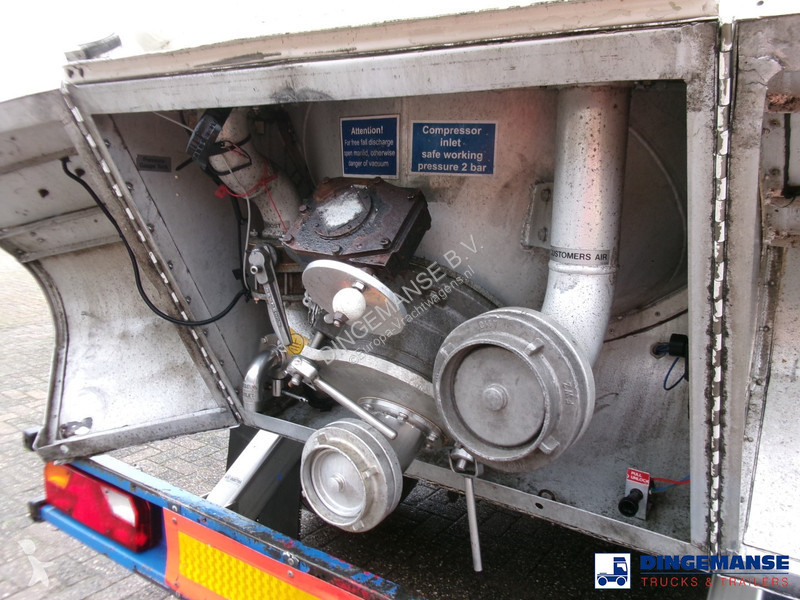 Semiremorca Feldbinder Powder tank alu 41 m3...