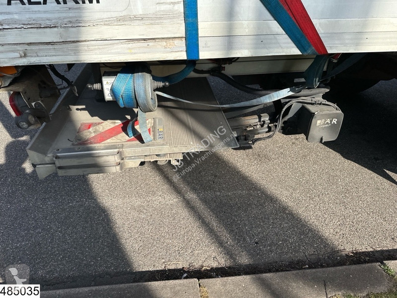 Semiremorca Tracon Uden gesloten bak