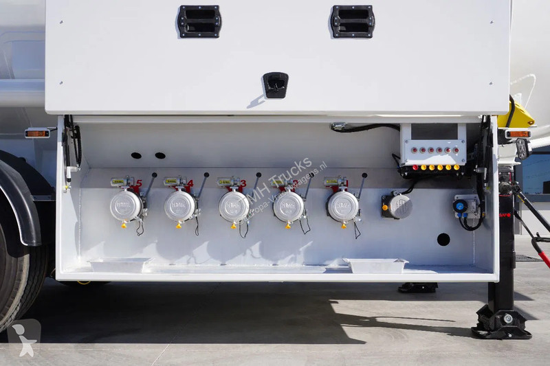Semiremorca  EFEMMAK Fuel tank semi-trailer...