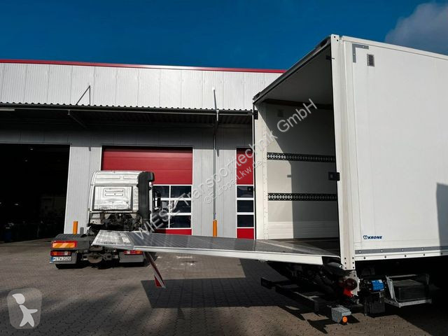 Semitrailer Krone Koffer mit Ladebordwand...