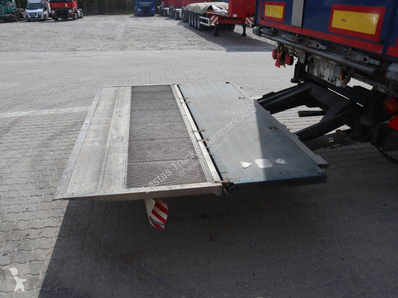 Semitrailer Krone 3 axle curtainside trailer