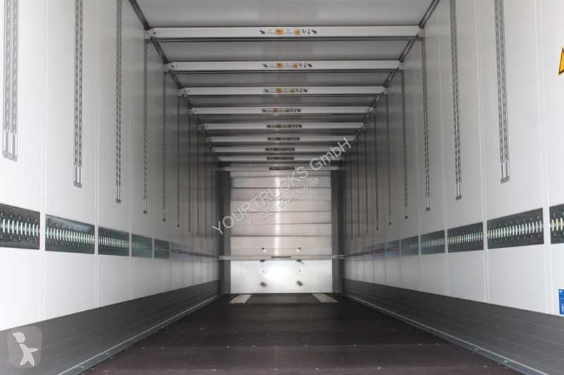 نصف مقطورة Schmitz Cargobull   Koffer Liftachse...