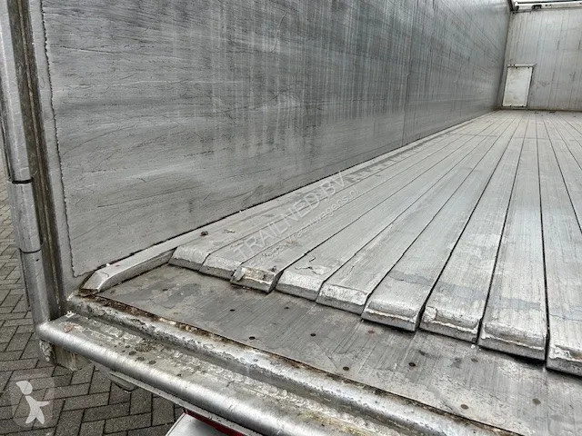 نصف مقطورة  K200 - 92m3 Liftachse 10mm