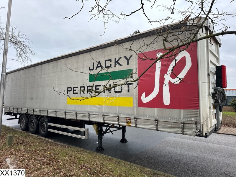 نصف مقطورة Fruehauf Tautliner Lift axle