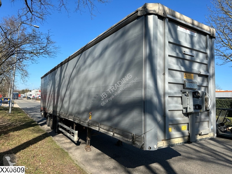 Návěs Fruehauf Tautliner Lift axle