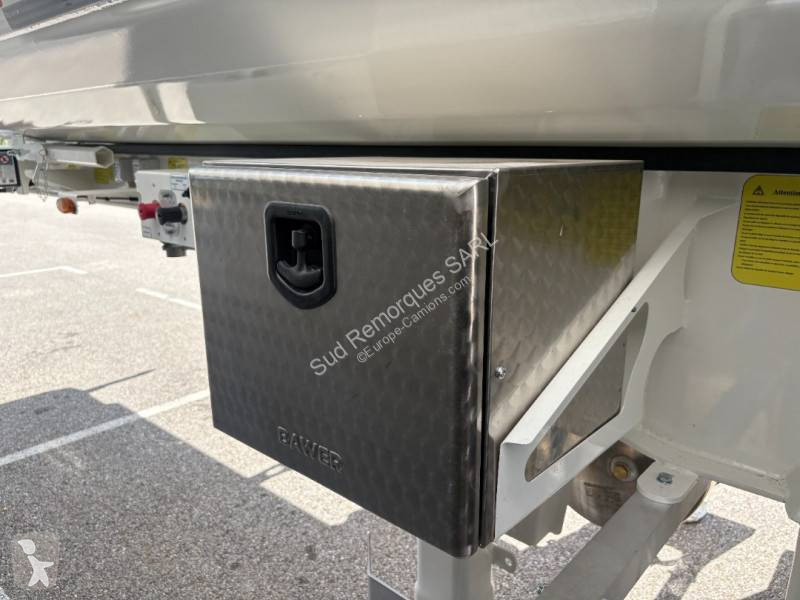 نصف مقطورة Tecnokar F10/C8