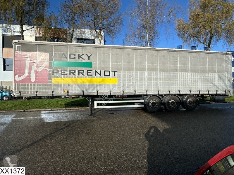 Semirremolque Fruehauf Tautliner Lift shaft