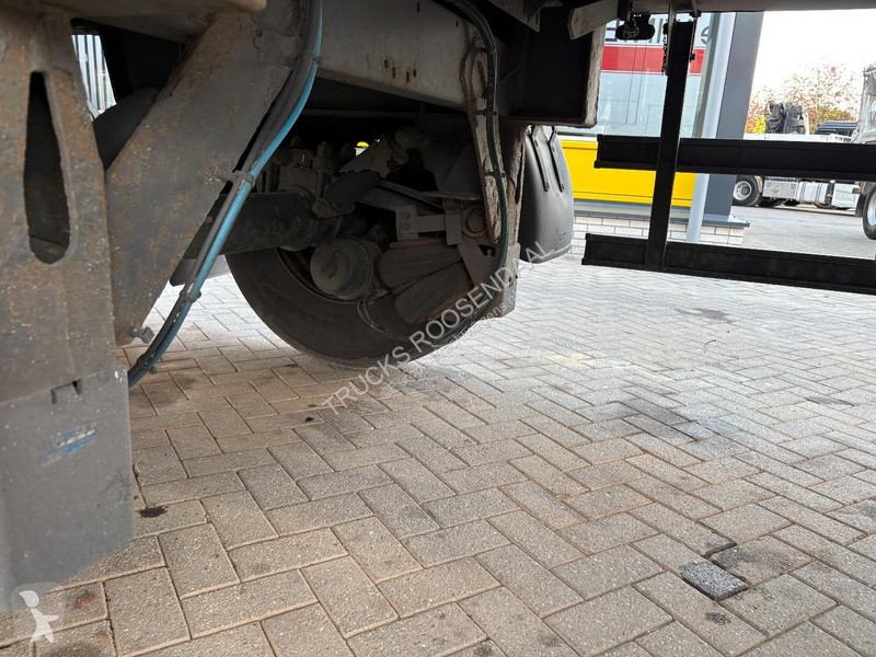 نصف مقطورة Schmitz Cargobull 18 + STEERING AXLE...
