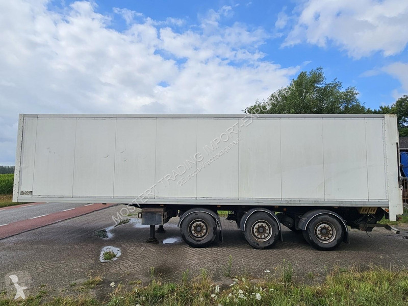 Semi remorque  Closed box - 3x steering axle...