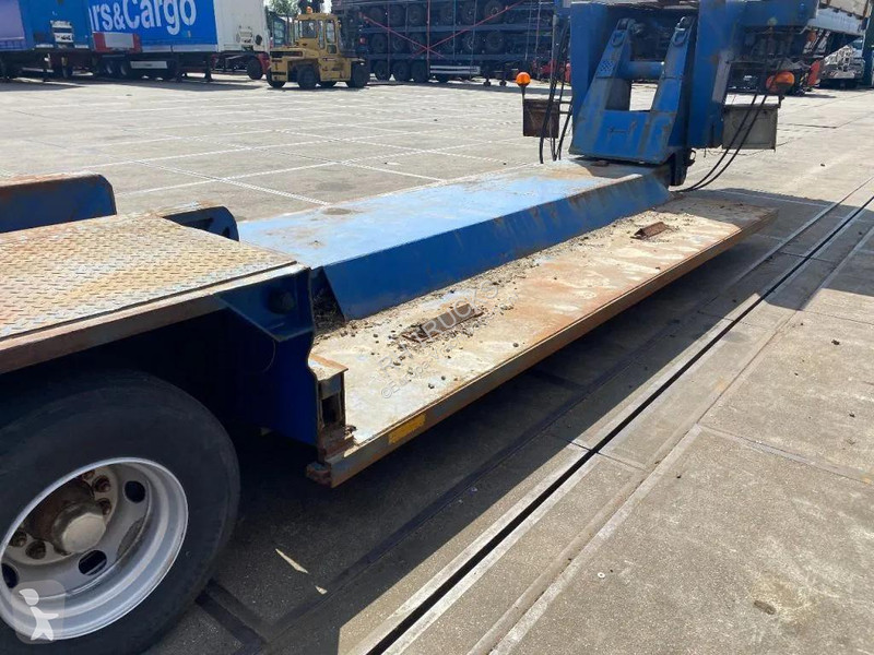 نصف مقطورة Goldhofer 4 AXLE STEERING