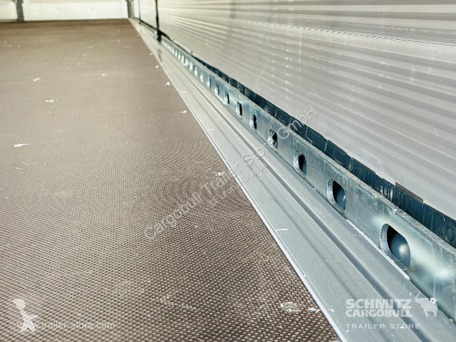 نصف مقطورة Berger Curtainsider Standard Getränke
