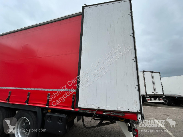 نصف مقطورة Kässbohrer Curtainsider Standard