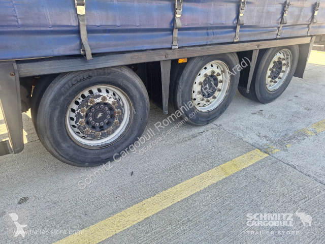 نصف مقطورة Schmitz Cargobull Curtainsider Mega