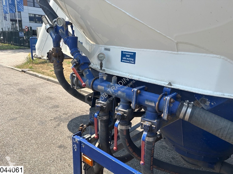 نصف مقطورة Feldbinder Silo 40.000 Liter, 1 Comp.