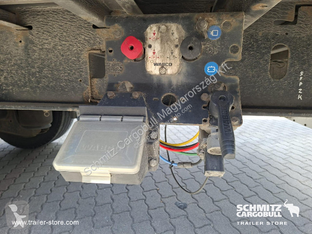 نصف مقطورة Kögel Curtainsider Mega