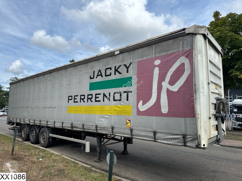 Fruehauf Tautliner Lift axle semi-trailer