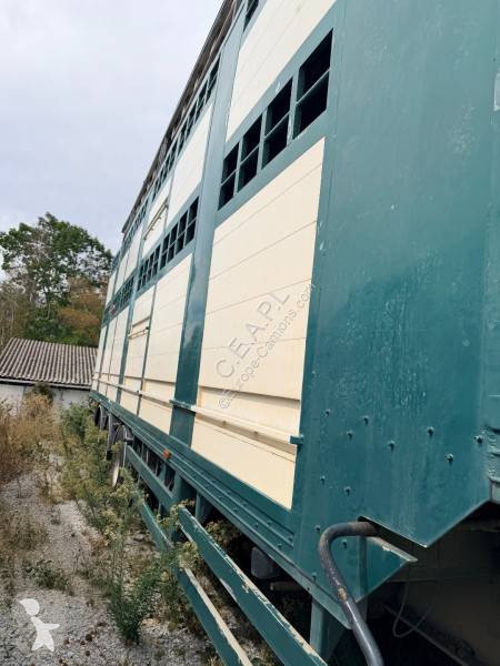 Semi remorque Samro a étages Accidentée