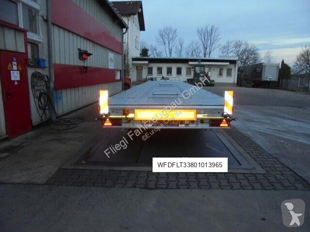 Трал Fliegl Plateauauflieger zum Fahrzeugtransport