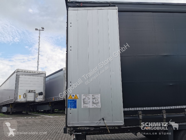 نصف مقطورة Schmitz Cargobull Curtainsider Mega...
