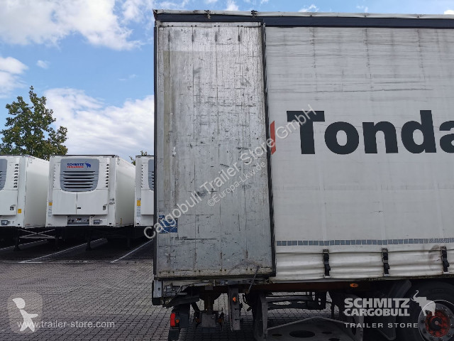 Semitrailer Schwarzmüller Curtainsider Mega