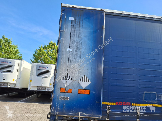 نصف مقطورة Kögel Curtainsider Mega