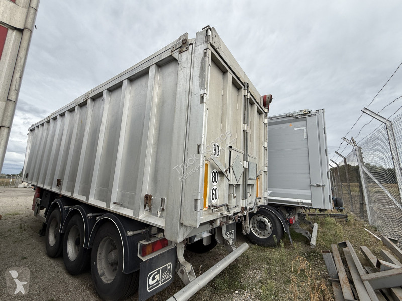 General Trailers  semi-trailer