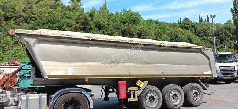 Benalu  semi-trailer
