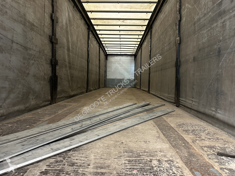 Turbo's Hoet Tautliner semi-trailer