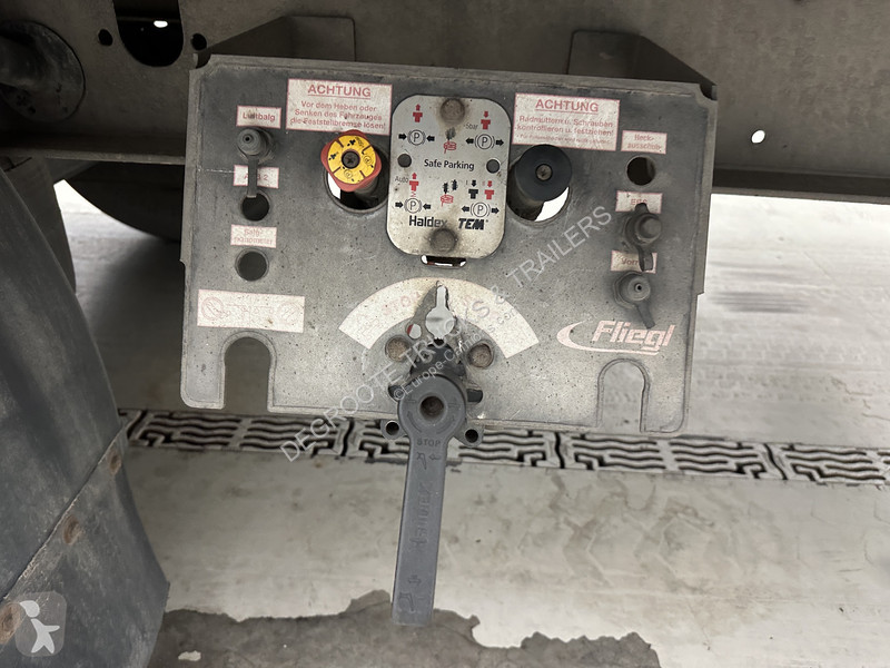 Fliegl Tautliner semi-trailer