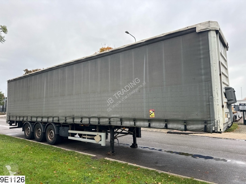 Fruehauf Tautliner Lift axle semi-trailer